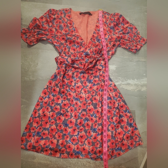 House Of Harlow 1960 Aja Mini Dress in Red Poppy Floral. Blue, White, Black. S. - Picture 8 of 14